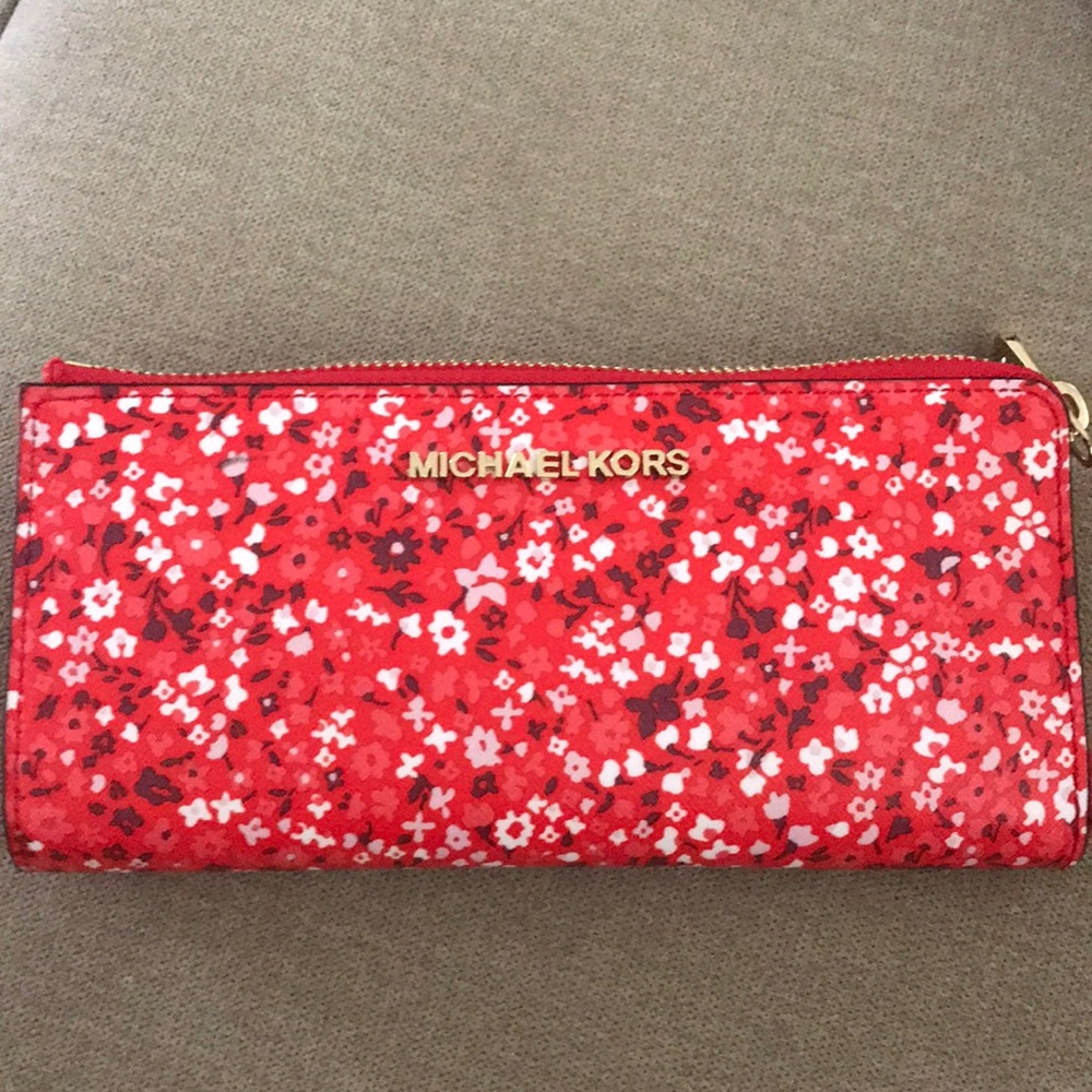 Michael kors jet set wallet